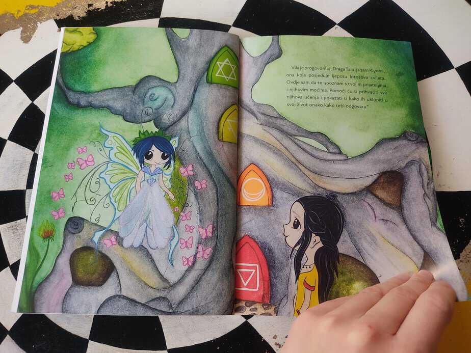 Čarobno stablo čakri otvorena slikovnica