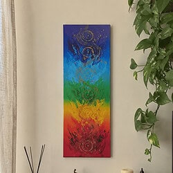 Chakra Flow – Originalna ručno oslikana apstraktna slika Tok čakri s bojama sedam čakri i zlatnim spiralnim detaljima na platnu 20 × 60 cm.